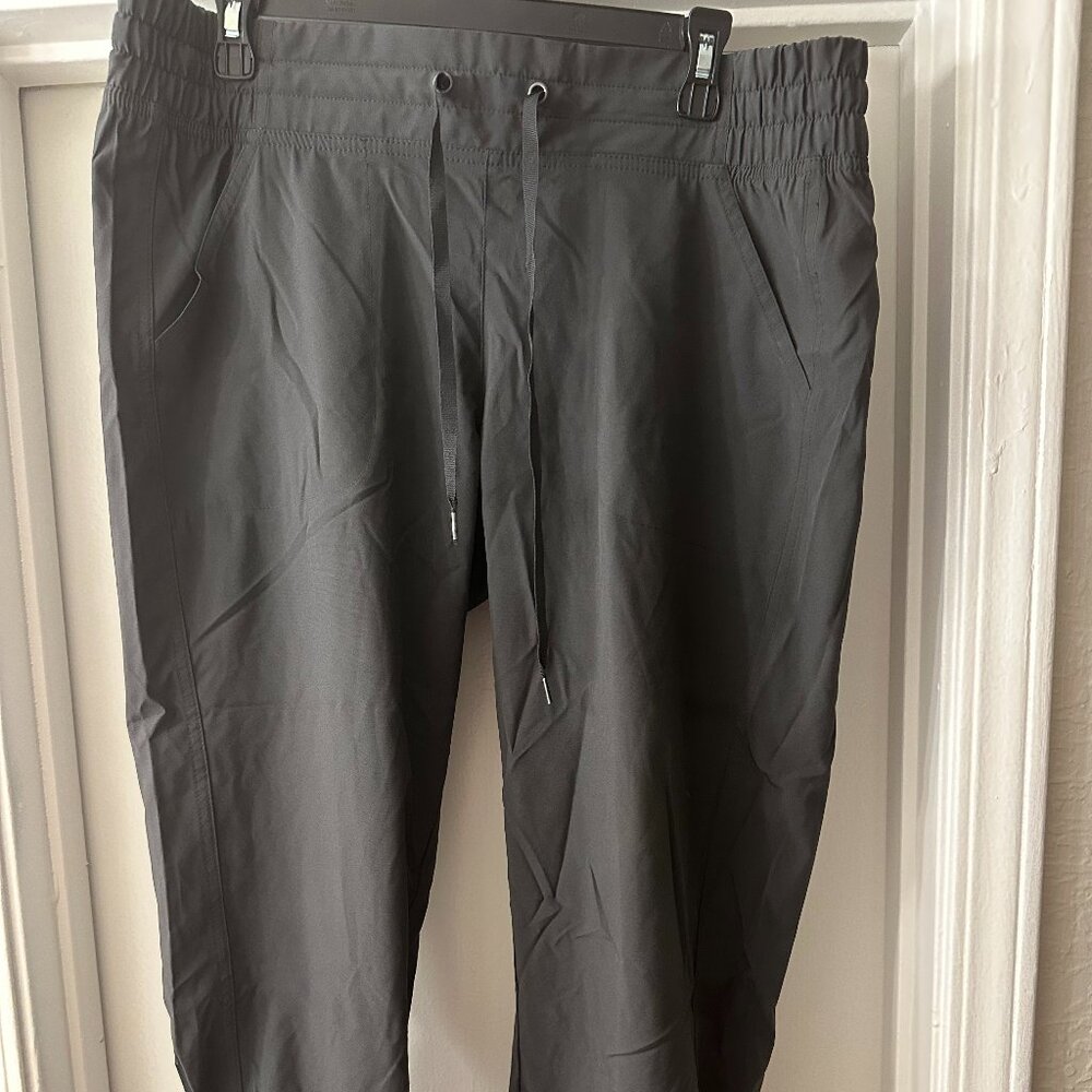 Tek Gear XL Charcoal Gray Capri Joggers